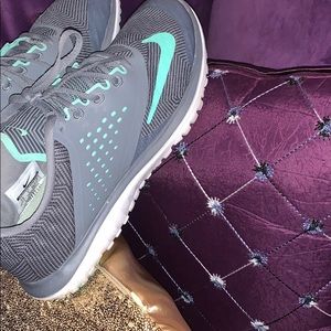 Women’s Nike Run Swift Sneaks🍁